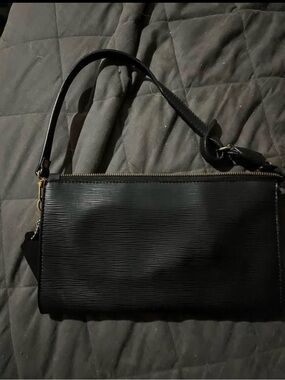 Black Textured Crossbody Bag with Gold Zip Accent. NWOT